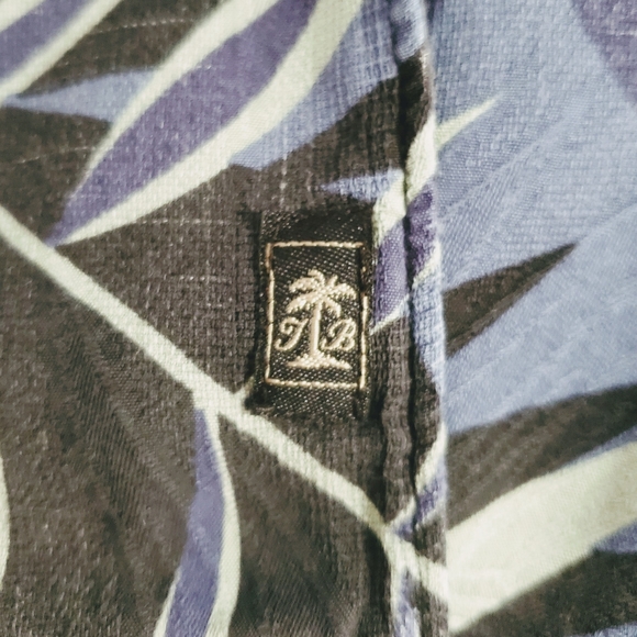 TOMMY BAHAMA 100% Silk Hawaiian Camp Shirt - Picture 4 of 5